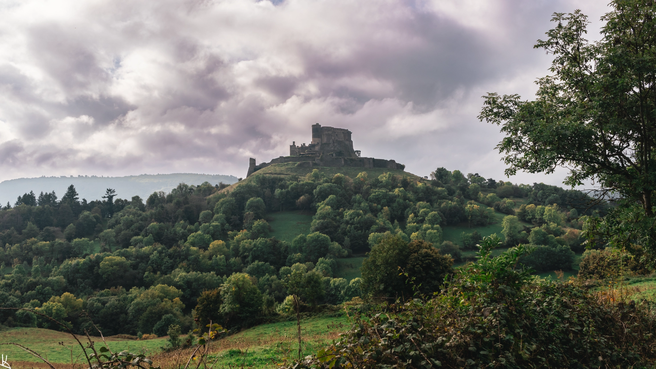 Après Chautignat - le château de Murol
